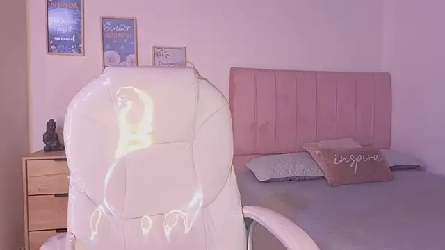 Snapshot of Amaia_Daniells chatting on 30, 11, 2025 Amaia Daniells online show from 30, 11, 2025