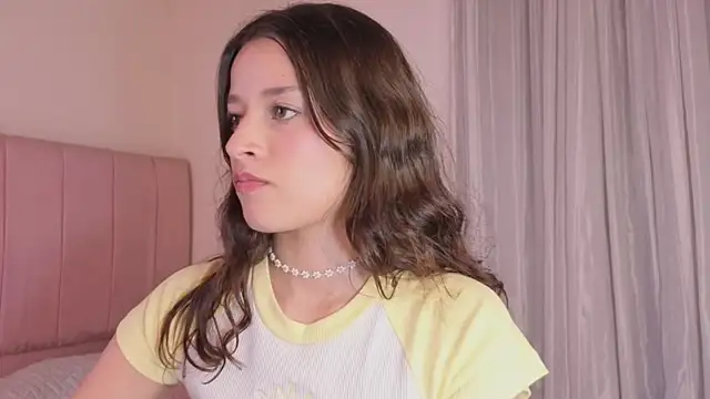 Snapshot of Amaia_Daniells chatting on 3, 12, 2025 Amaia Daniells online show from 3, 12, 2025