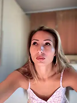 Snapshot of YOUR-KARINA chatting on 28, 11, 2025 YOUR-KARINA online show from 28, 11, 2025