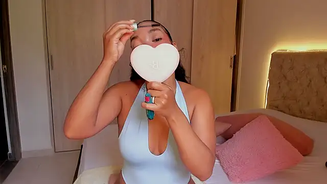 Snapshot of mariam_hill chatting on 14, 1, 2026 mariam hill online show from 14, 1, 2026