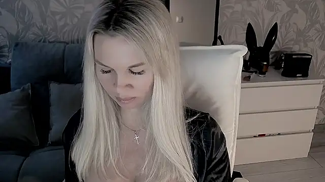 Snapshot of EvaRelusionJ chatting on 29, 10, 2025 EvaRelusionJ online show from 29, 10, 2025