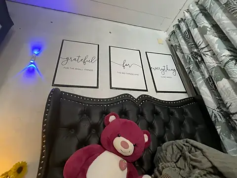 Miss Deliciousness online show from 26, 3, 2026