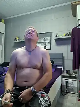 Snapshot of tomtom111111 chatting on 4, 1, 2025 tomtom111111 online show from 4, 1, 2025