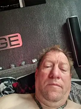 Snapshot of tomtom111111 chatting on 28, 9, 2025 tomtom111111 online show from 28, 9, 2025