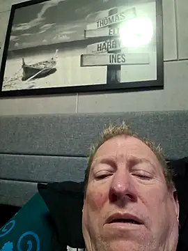 Snapshot of tomtom111111 chatting on 3, 10, 2025 tomtom111111 online show from 3, 10, 2025