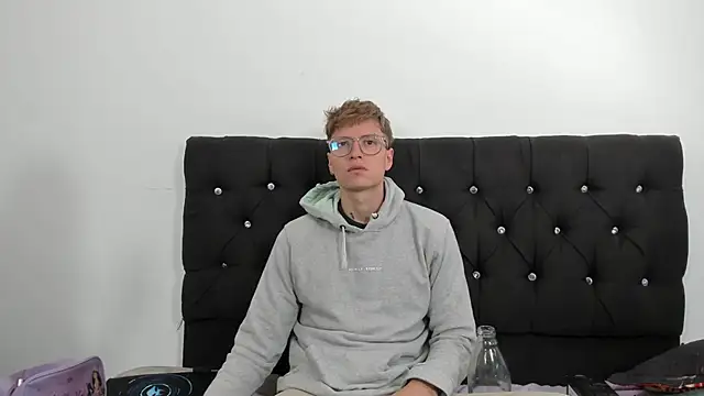 A sexy couple   online show from 19, 12, 2025