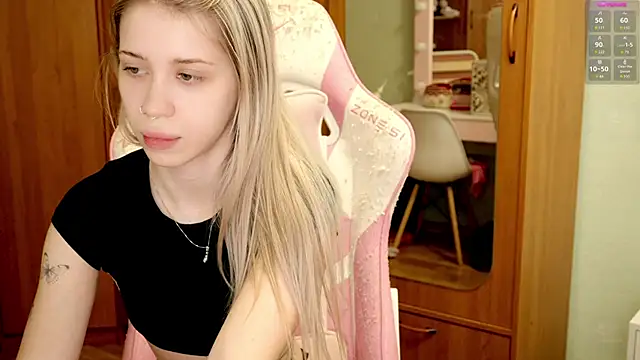 Snapshot of ho1yho1e chatting on 6, 1, 2025 ho1yho1e online show from 6, 1, 2025