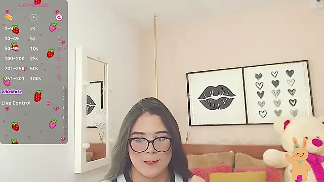 Snapshot of miss_linda_ chatting on 8, 1, 2025 miss linda  online show from 8, 1, 2025