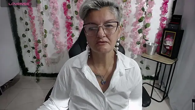 bety-cum2 online show from 17, 2, 2025