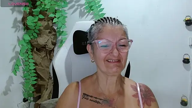 bety-cum2 online show from 17, 4, 2026