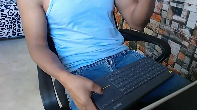 Snapshot of sexatlexx chatting on 16, 10, 2025 sexatlexx online show from 16, 10, 2025
