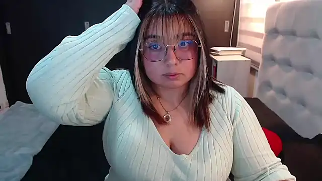 Snapshot of yini_angel chatting on 14, 6, 2026 yini angel online show from 14, 6, 2026