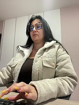 SWEETLILY18 online show from 4, 1, 2025