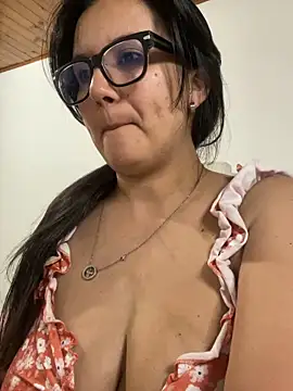 Snapshot of SWEETLILY18 chatting on 11, 6, 2026 SWEETLILY18 online show from 11, 6, 2026