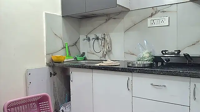 Zoya Varma004 online show from 21, 1, 2025