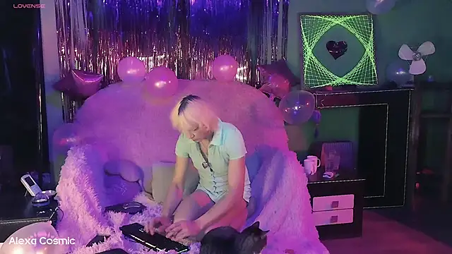 Snapshot of Alexa_Cosmic chatting on 16, 9, 2025 Alexa Cosmic online show from 16, 9, 2025