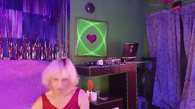 Snapshot of Alexa_Cosmic chatting on 4, 10, 2025 Alexa Cosmic online show from 4, 10, 2025