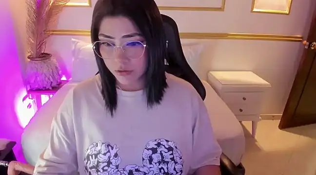 Snapshot of lucy26_ chatting on 11, 3, 2025 lucy26 online show from 11, 3, 2025