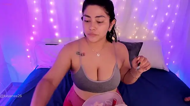 Snapshot of lucy26_ chatting on 16, 10, 2025 lucy26 online show from 16, 10, 2025