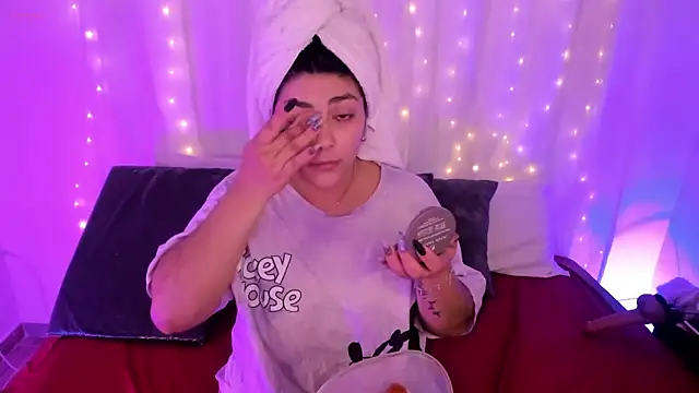 Snapshot of lucy26_ chatting on 18, 10, 2025 lucy26 online show from 18, 10, 2025