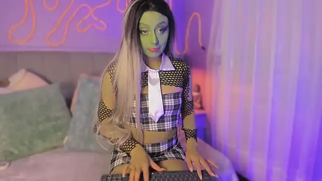 Sofly s online show from 31, 10, 2025