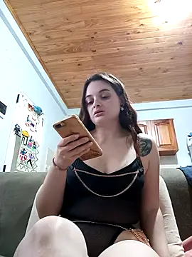 Snapshot of Emmacut chatting on 9, 10, 2025 Emmacut online show from 9, 10, 2025