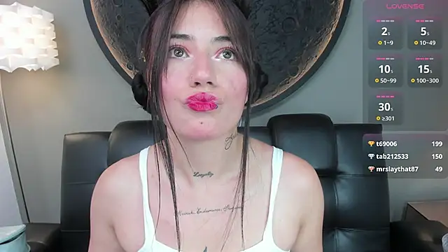 Snapshot of miss_sharlotte18 chatting on 6, 2, 2025 miss sharlotte18 online show from 6, 2, 2025