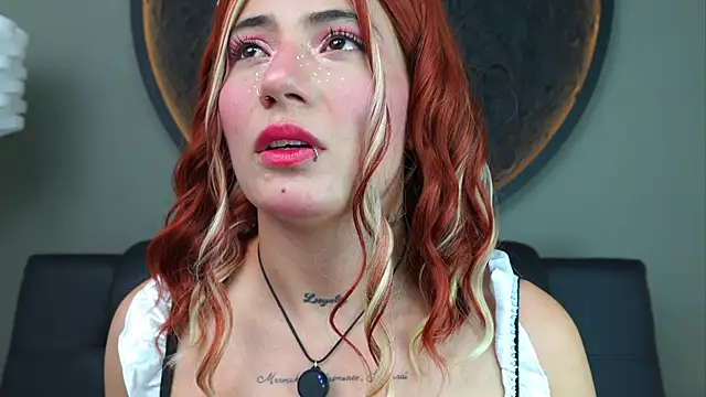 Snapshot of miss_sharlotte18 chatting on 6, 10, 2025 miss sharlotte18 online show from 6, 10, 2025