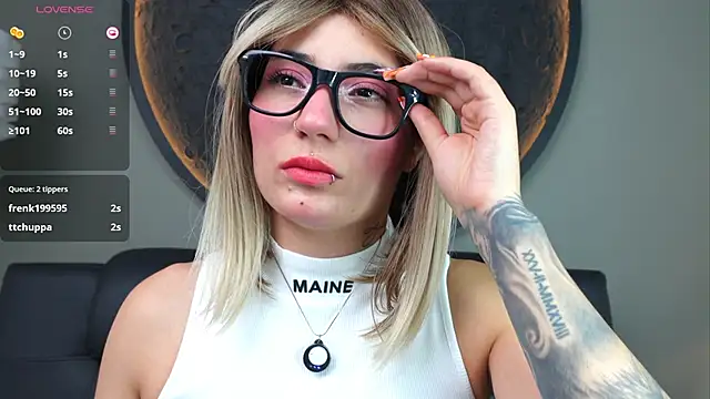 Snapshot of miss_sharlotte18 chatting on 9, 10, 2025 miss sharlotte18 online show from 9, 10, 2025