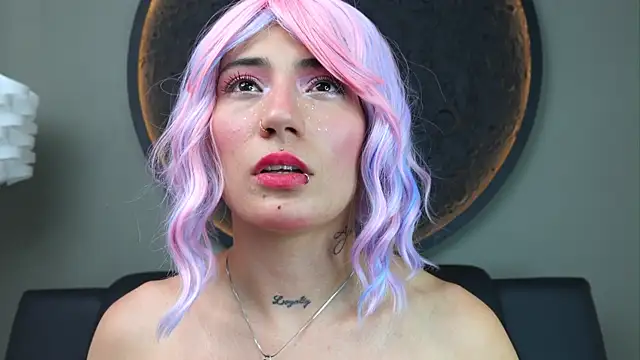 Snapshot of miss_sharlotte18 chatting on 10, 10, 2025 miss sharlotte18 online show from 10, 10, 2025