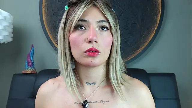 Snapshot of miss_sharlotte18 chatting on 22, 11, 2025 miss sharlotte18 online show from 22, 11, 2025