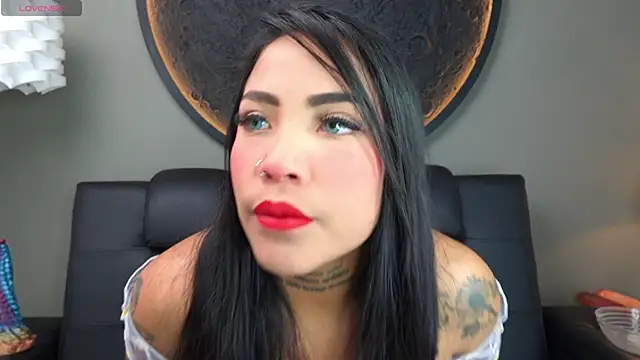 Snapshot of miss_vaiolette chatting on 6, 11, 2025 miss vaiolette online show from 6, 11, 2025