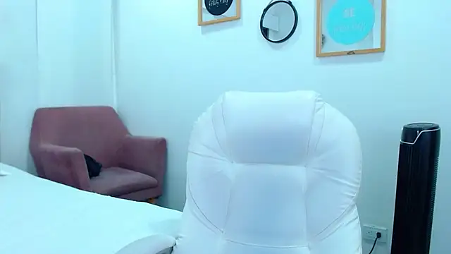 Snapshot of annylouis chatting on 9, 1, 2025 annylouis online show from 9, 1, 2025