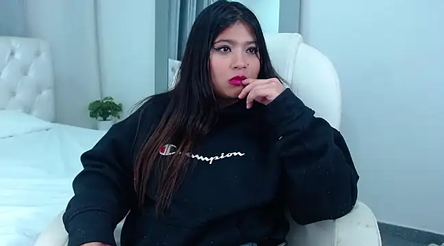 Snapshot of annylouis chatting on 19, 2, 2025 annylouis online show from 19, 2, 2025