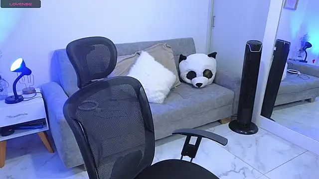 Snapshot of annylouis chatting on 17, 9, 2025 annylouis online show from 17, 9, 2025