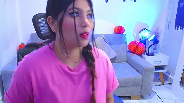 Snapshot of annylouis chatting on 11, 10, 2025 annylouis online show from 11, 10, 2025