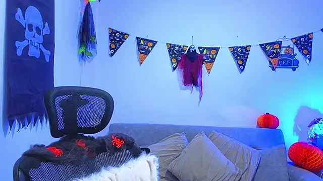 Snapshot of annylouis chatting on 13, 10, 2025 annylouis online show from 13, 10, 2025