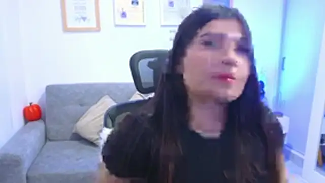 Snapshot of annylouis chatting on 2, 11, 2025 annylouis online show from 2, 11, 2025