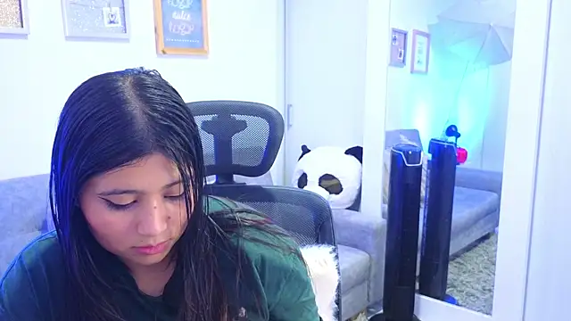 Snapshot of annylouis chatting on 15, 11, 2025 annylouis online show from 15, 11, 2025