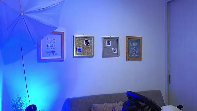 Snapshot of annylouis chatting on 21, 11, 2025 annylouis online show from 21, 11, 2025