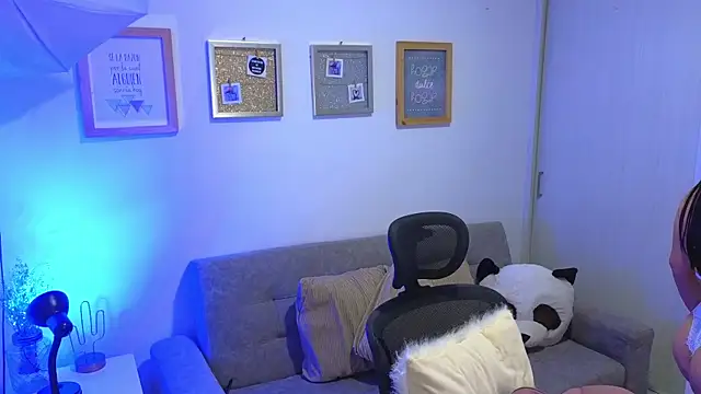 Snapshot of annylouis chatting on 22, 11, 2025 annylouis online show from 22, 11, 2025