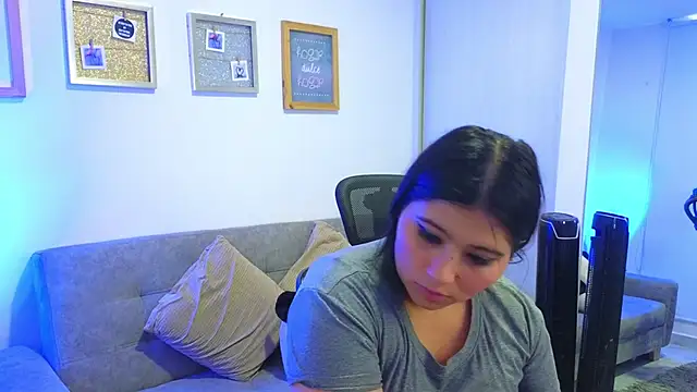 Snapshot of annylouis chatting on 29, 11, 2025 annylouis online show from 29, 11, 2025