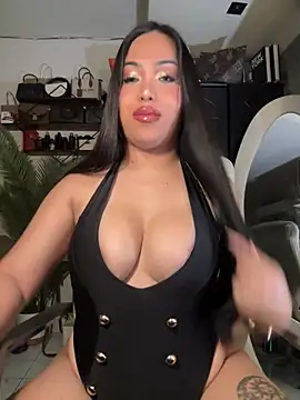 Snapshot of BigDominaMia chatting on 15, 3, 2026 BigDominaMia online show from 15, 3, 2026