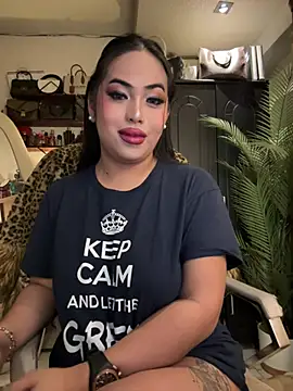 Snapshot of BigDominaMia chatting on 10, 4, 2026 BigDominaMia online show from 10, 4, 2026