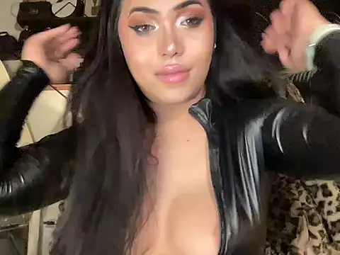 Snapshot of BigDominaMia chatting on 15, 4, 2026 BigDominaMia online show from 15, 4, 2026