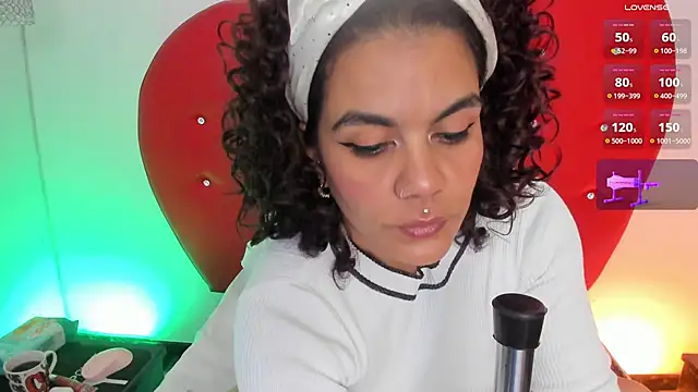 Snapshot of nicolette_rock chatting on 25, 11, 2025 nicolette rock online show from 25, 11, 2025