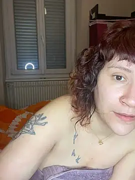 Snapshot of callmelouve chatting on 25, 2, 2025 callmelouve online show from 25, 2, 2025