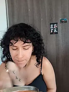 Snapshot of callmelouve chatting on 13, 11, 2025 callmelouve online show from 13, 11, 2025