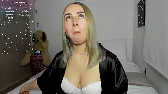 Snapshot of sophi_mooreno chatting on 5, 12, 2024 sophi mooreno online show from 5, 12, 2024