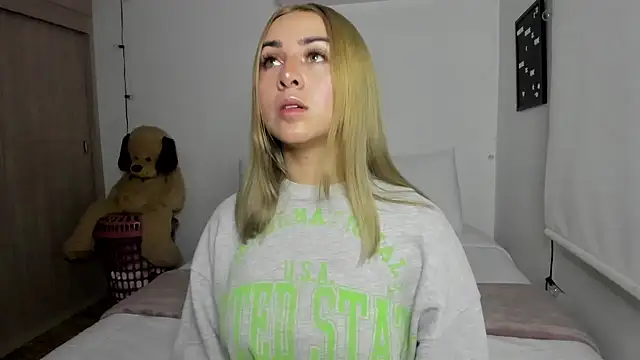 Snapshot of sophi_mooreno chatting on 12, 12, 2024 sophi mooreno online show from 12, 12, 2024